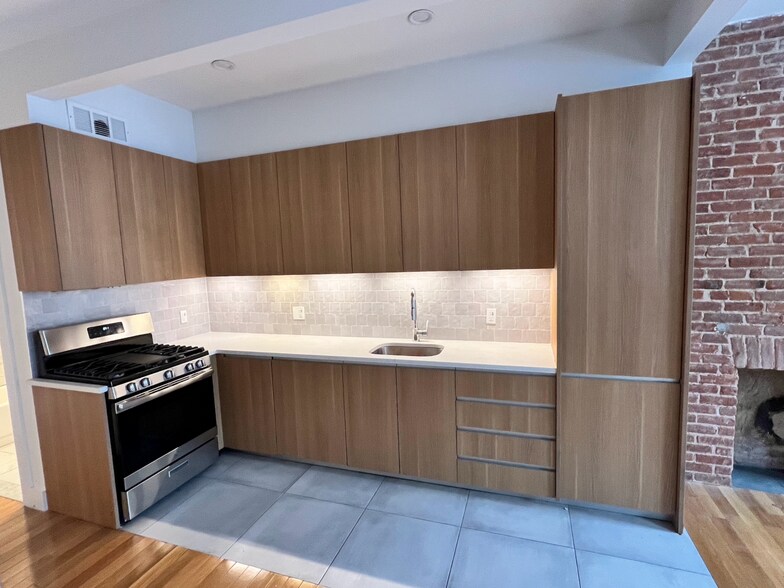 More Photos Of 98 Greenpoint Ave, Brooklyn Apartments For Sale