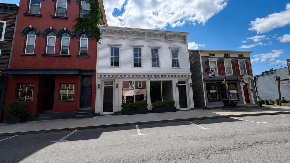 Primary Photo Of 317 Warren St, Hudson Storefront Retail Residential For Lease
