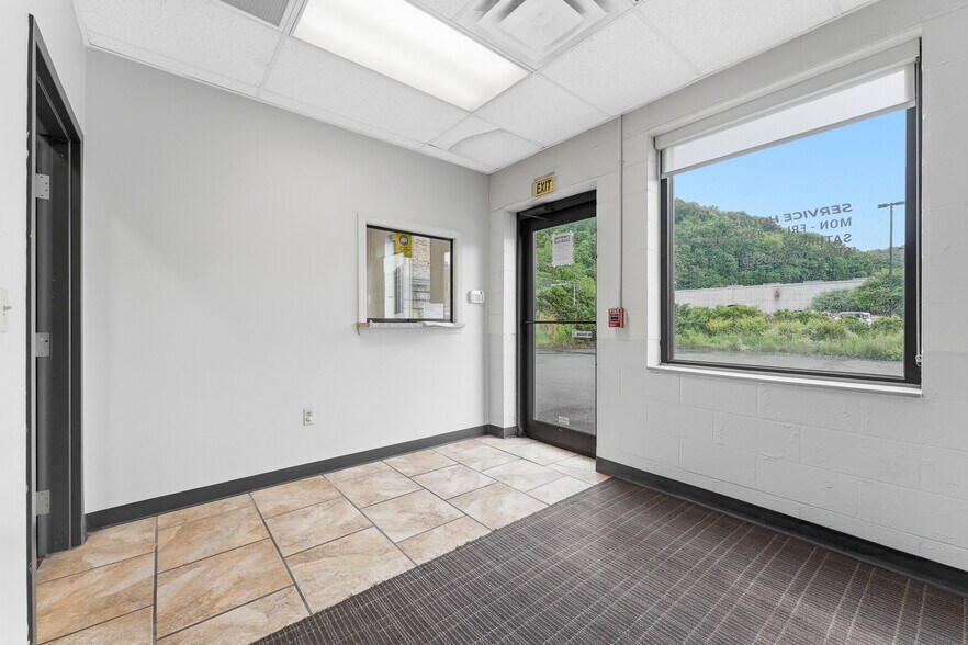 More Photos Of 34 Sterling Dr, Morgantown Flex For Lease