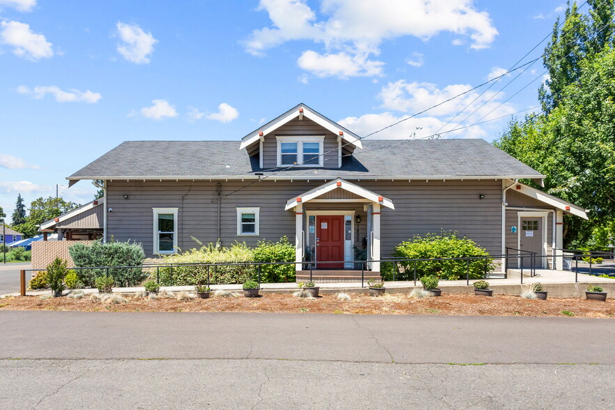 Primary Photo Of 1800 State St, Salem Medical For Sale