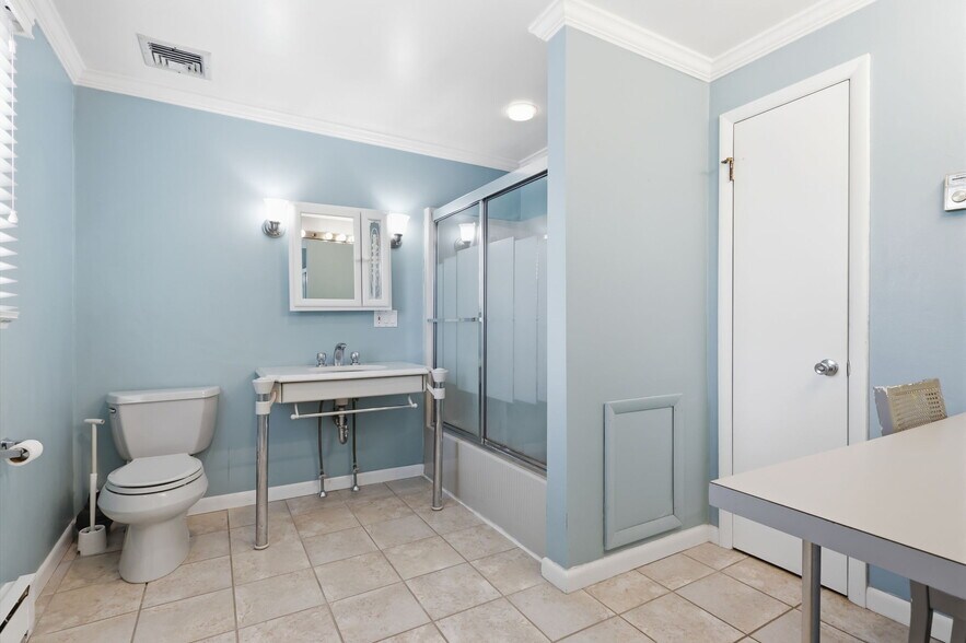 More Photos Of 168 White Horse Ave, Hamilton Office For Sale