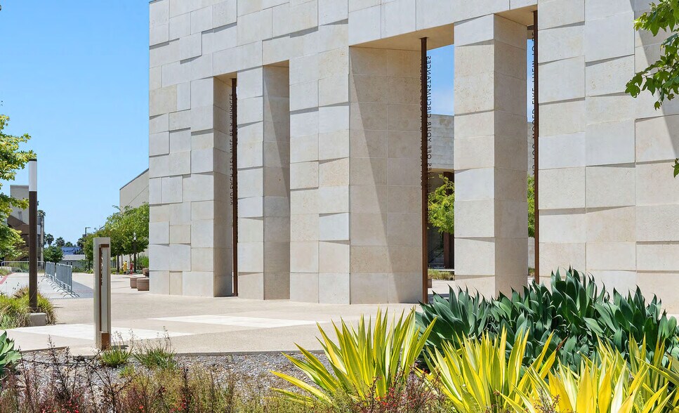 More Photos Of 875 Hotel Cir S, San Diego Hotel For Sale