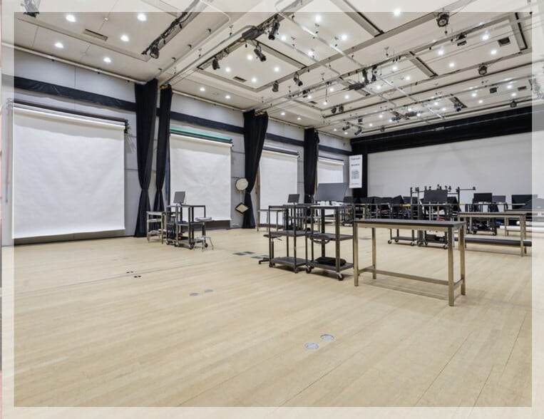 More Photos Of 3536 Boul Saint-Laurent, Montréal Office For Sale