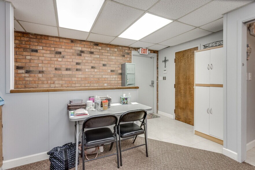 More Photos Of 20 E Dunloup Rd, Shawnee Medical For Sale