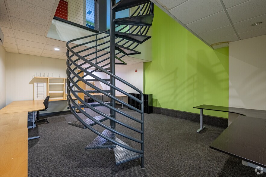 More Photos Of 419 N Charles St, Baltimore Office For Sale