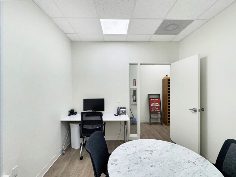 More Photos Of 901 E Main St, Yukon General Retail For Lease