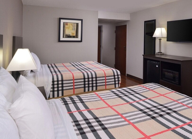 More Photos Of 3 Gateway Square Dr, Monroe City Hotel For Sale