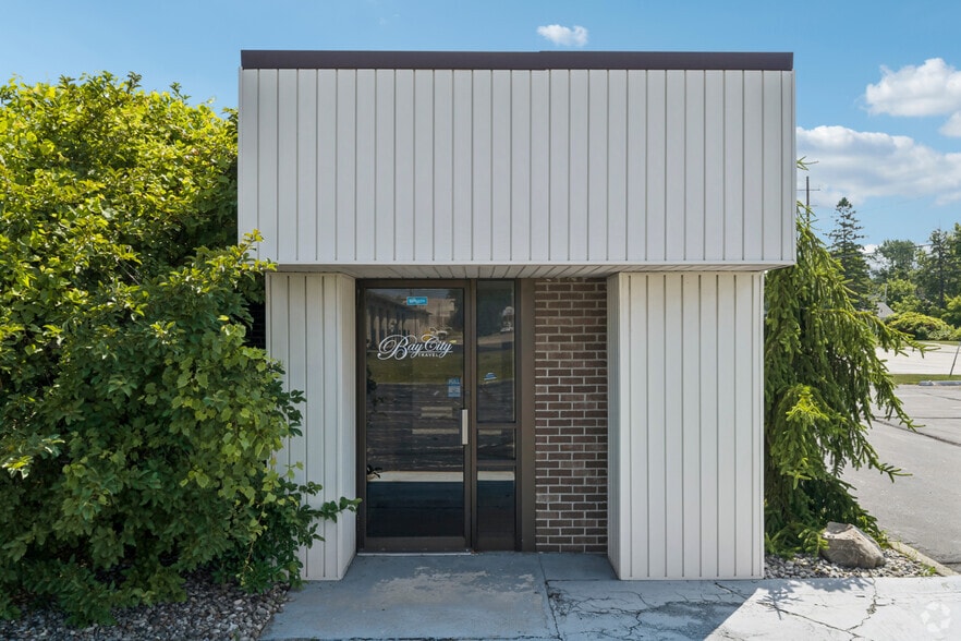 More Photos Of 4335 Wilder Rd, Bay City Office For Sale