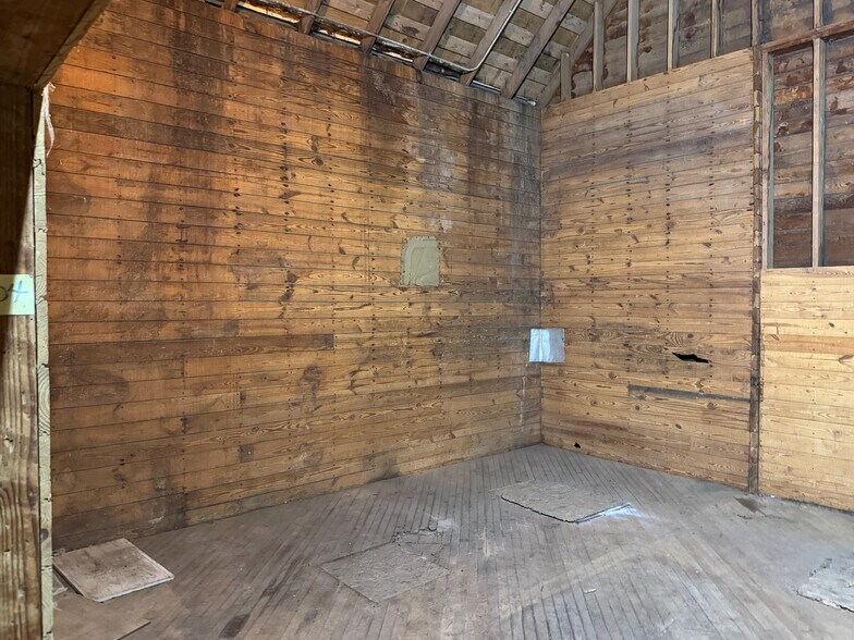 More Photos Of 104 Lenox Ave, Oneida Freestanding For Sale