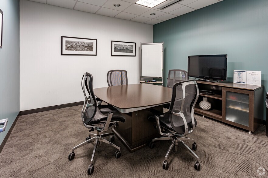 More Photos Of 2355 Highway 36 W, Roseville Coworking Space