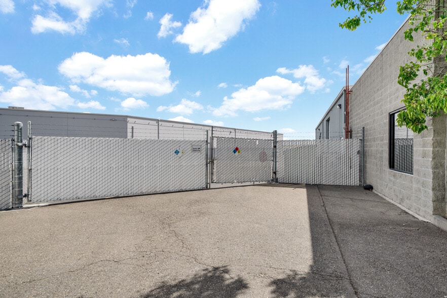 More Photos Of 4081 Seaport Blvd, West Sacramento Warehouse For Lease