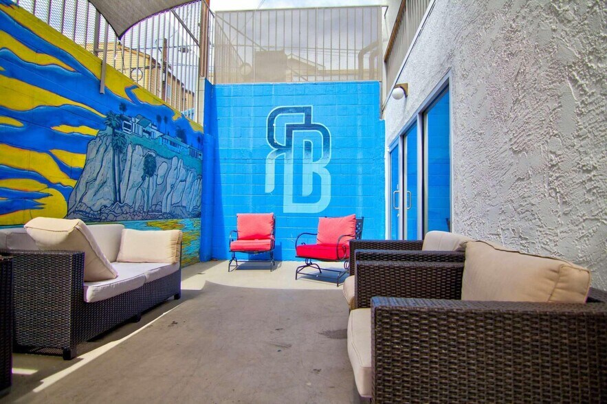 More Photos Of 1940 Garnet Ave, San Diego Medical For Sale