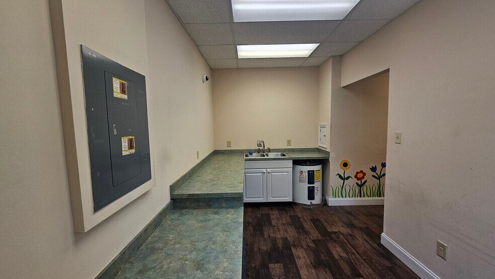 More Photos Of 135 Jackson Rd, Medford Medical For Lease