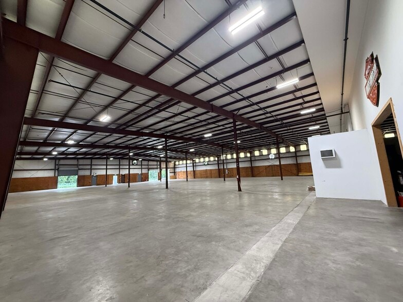 More Photos Of 1356 Bennett Dr, Longwood Distribution For Lease