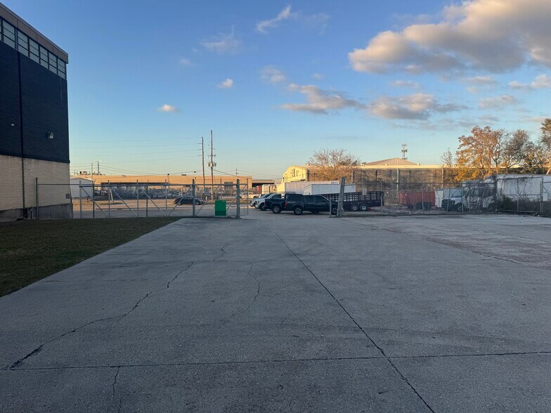 More Photos Of 801 Edwards Ave, New Orleans Distribution For Lease