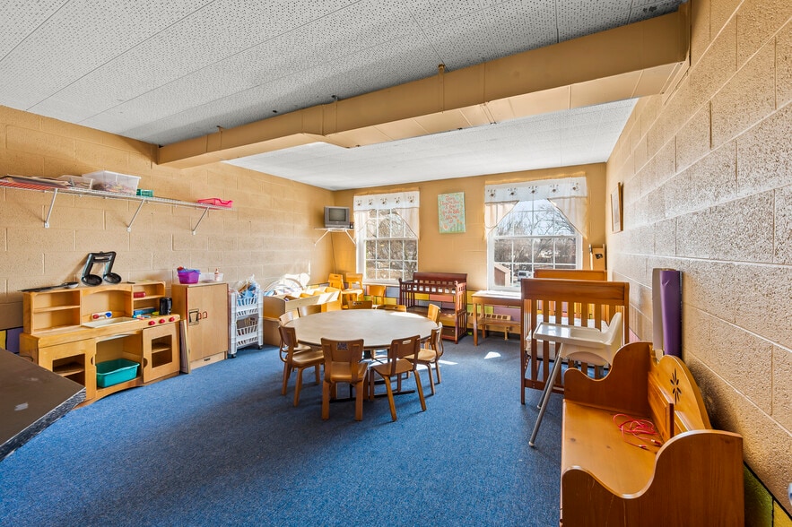 More Photos Of 1619 W Ward Ave, High Point Specialty For Lease