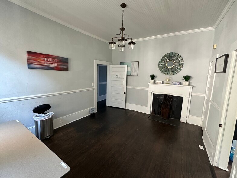More Photos Of 62 Lee St, Jefferson Office For Sale