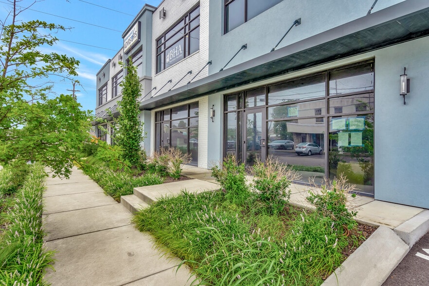More Photos Of 6117 Centennial Blvd, Nashville Storefront Retail Office For Lease