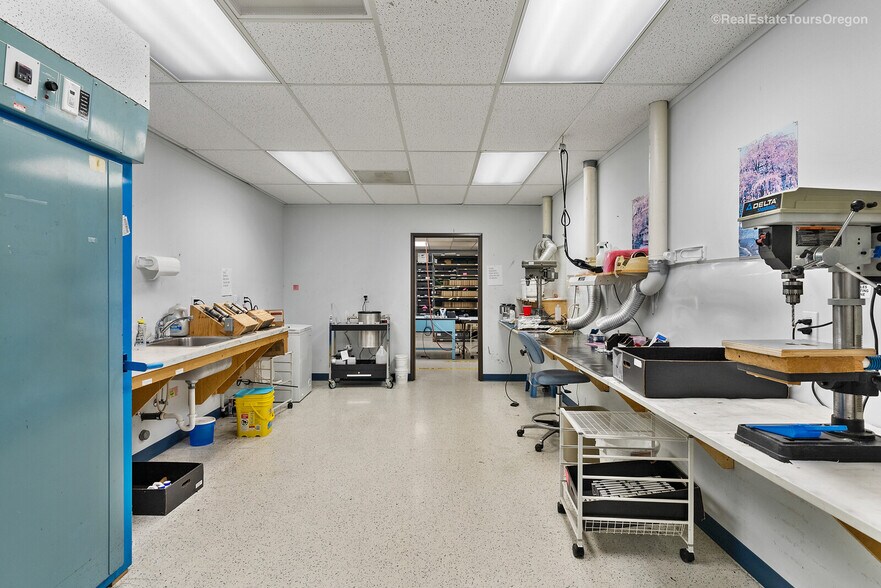 More Photos Of 2221 Yew St, Forest Grove Manufacturing For Sale