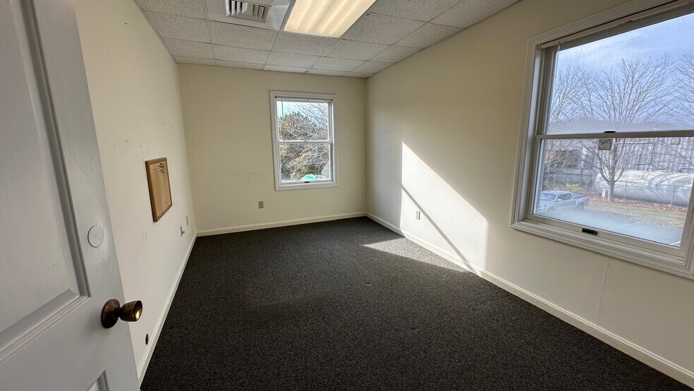 More Photos Of 16 Jan Sebastian Dr, Sandwich Office For Sale