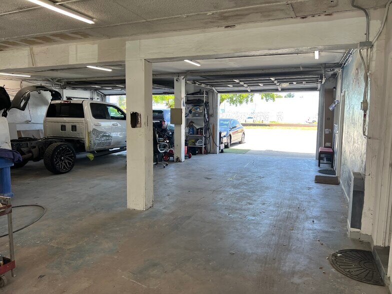 More Photos Of 205 N Dixie Hwy, Hallandale Beach Service For Sale