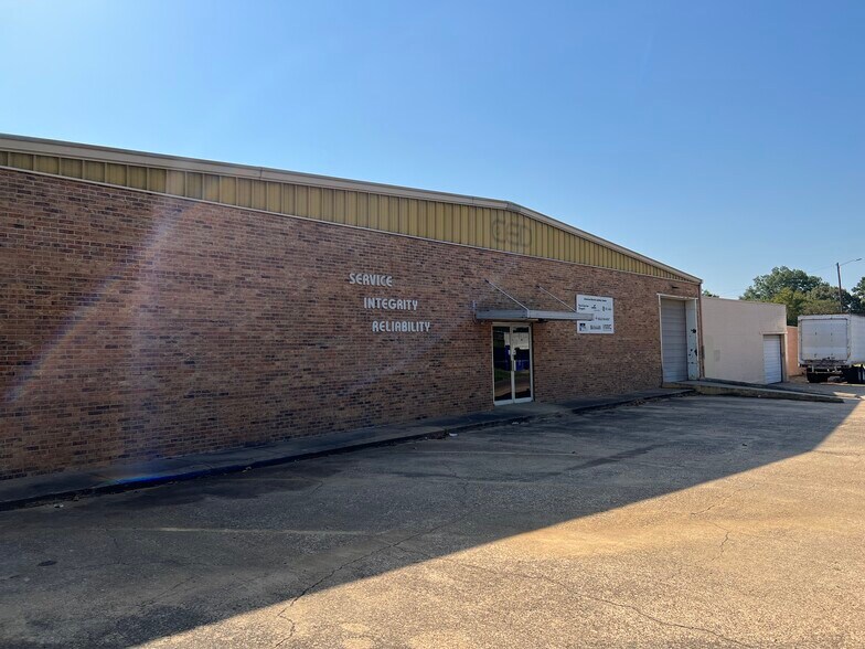 Primary Photo Of 1020 Bowie St, Texarkana Showroom For Lease