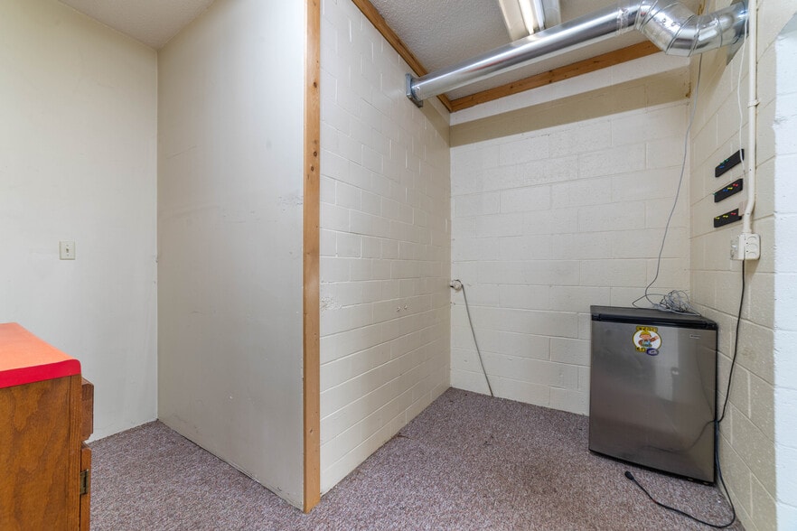 More Photos Of 1219 7th Ave, Two Harbors Convenience Store For Sale