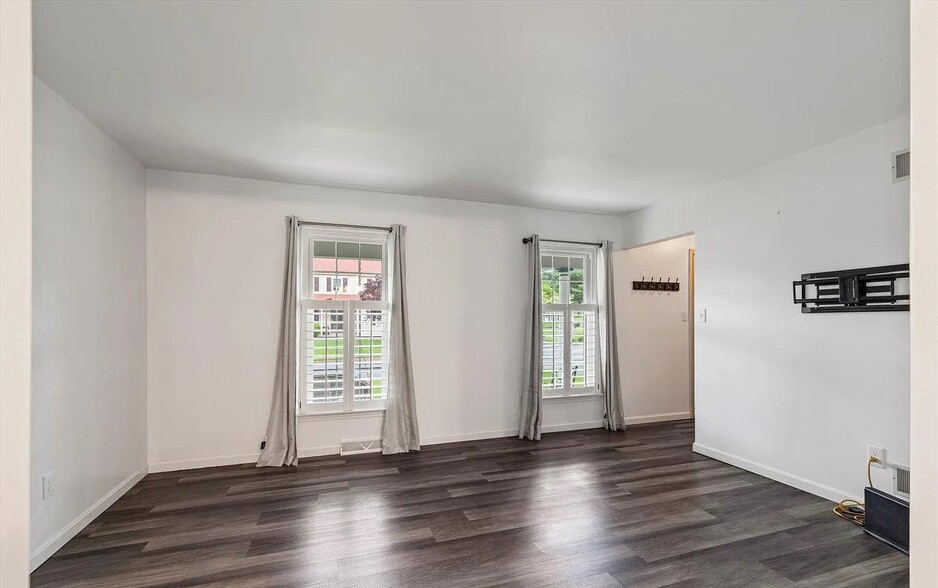 More Photos Of 585 Westbrooke Dr, Elizabethtown Specialty For Sale