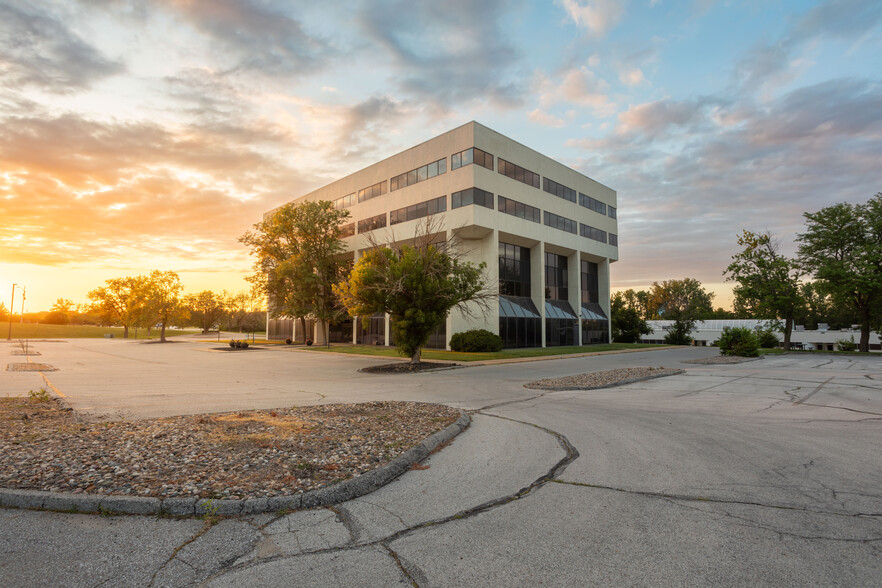 Primary Photo Of 1501 42nd St, West Des Moines Office For Lease