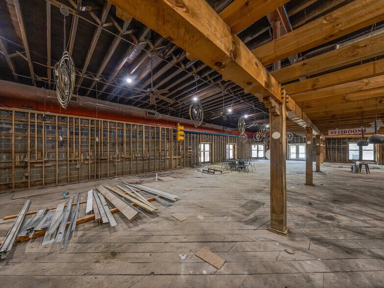 More Photos Of 10 Biltmore Plz, Asheville Restaurant For Lease