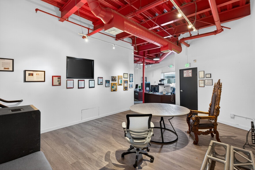 More Photos Of 435-437 N Varney St, Burbank Warehouse For Lease