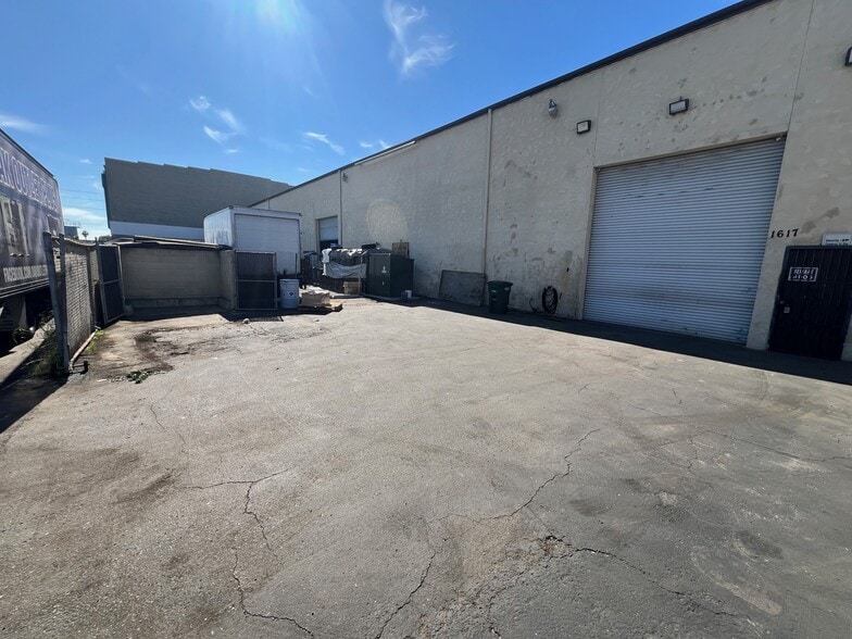 More Photos Of 1601-1635 Hoover Ave, National City Warehouse For Lease