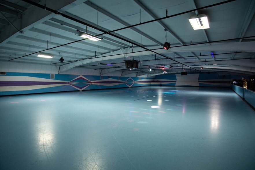 More Photos Of 1621 S Choctaw Rd, Choctaw Skating Rink For Sale