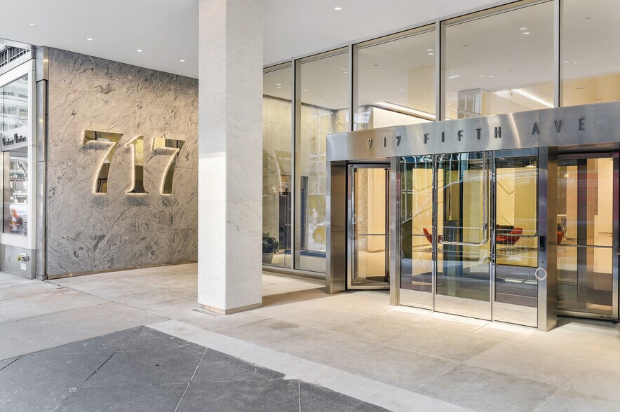 More Photos Of 717 Fifth Ave, New York Coworking Space
