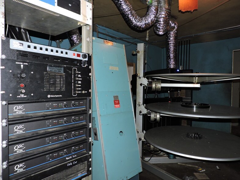 More Photos Of 113 E Polk St, Livingston Movie Theatre For Sale