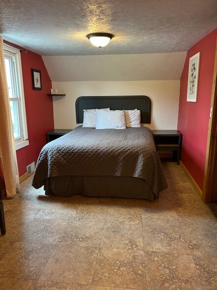 More Photos Of 332 E Onota St, Munising Hotel For Sale