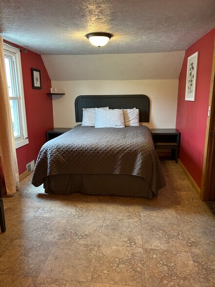 More Photos Of 332 E Onota St, Munising Hotel For Sale
