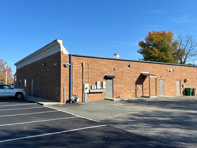 More Photos Of 2107 Kirkwood St, High Point Freestanding For Sale