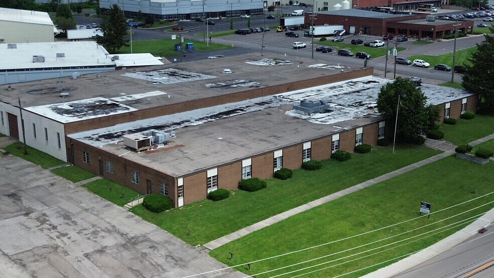 More Photos Of 5570 Creek Rd, Blue Ash Warehouse For Lease