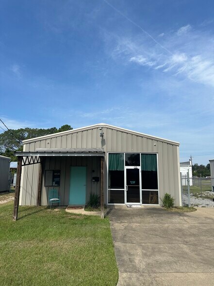 Primary Photo Of 904 Pine Ave, Eufaula Warehouse For Sale