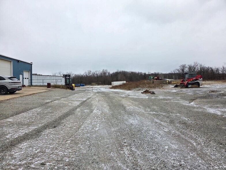 More Photos Of 217 Alfery Ln, Mount Pleasant Warehouse For Lease