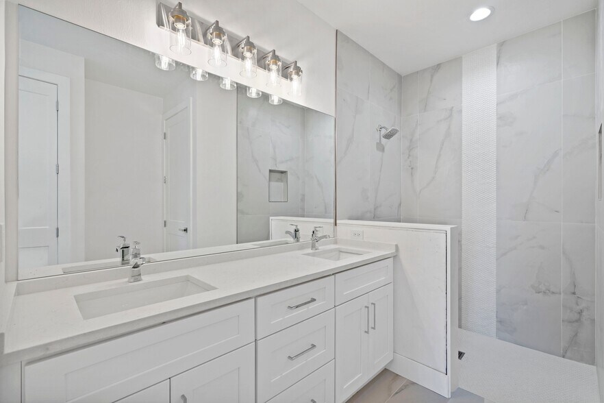 More Photos Of 1107 SE 38th St, Cape Coral Apartments For Sale