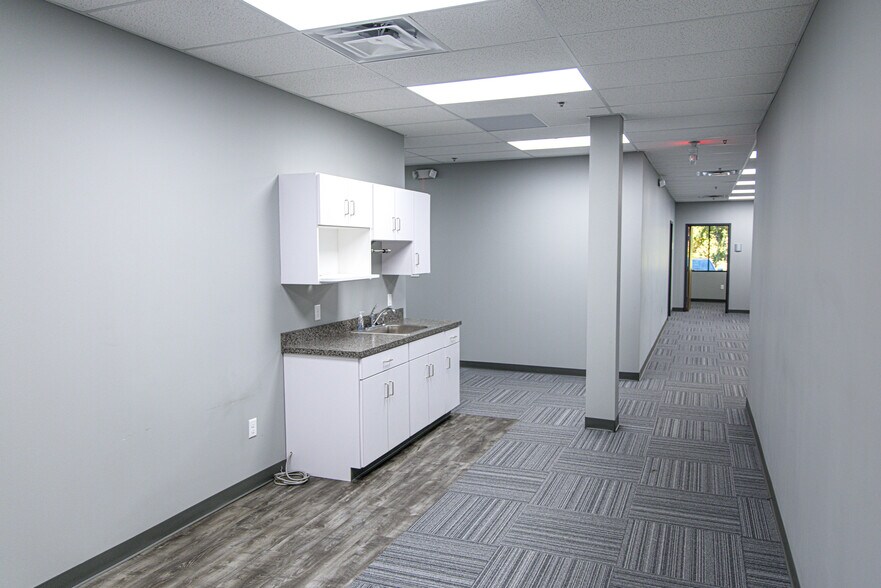 More Photos Of 825 Northgate Blvd, New Albany Office For Lease