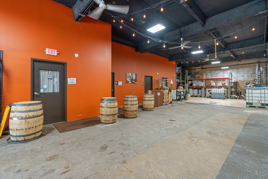 More Photos Of 104 S Water St, West Newton Distribution For Sale