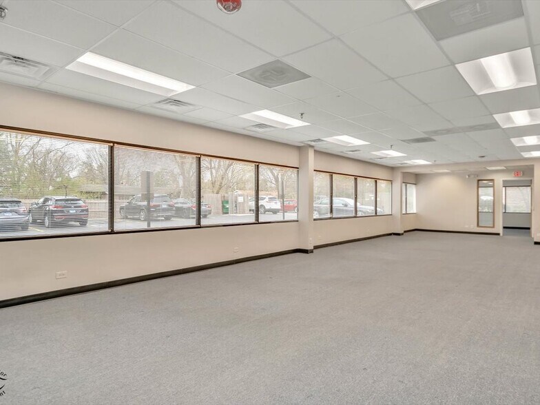 More Photos Of 1990 E Algonquin Rd, Schaumburg Medical For Lease