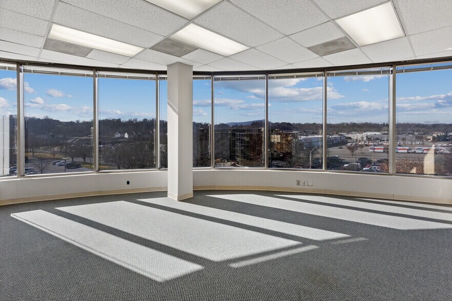 More Photos Of 1989-1999 E Stone Dr, Kingsport Office For Sale