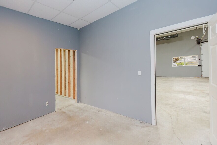 More Photos Of 1415 Lumsden Rd, Port Orchard Warehouse For Sale