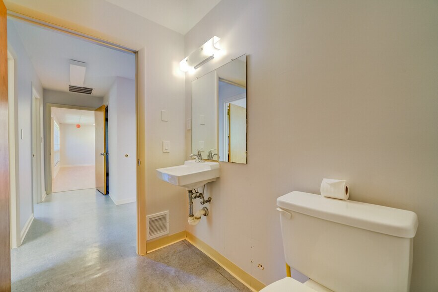 More Photos Of 4410 74th Ave, Hyattsville Medical For Lease