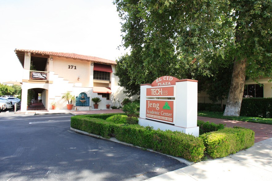 More Photos Of 171 E Thousand Oaks Blvd, Thousand Oaks Storefront Retail Office For Lease