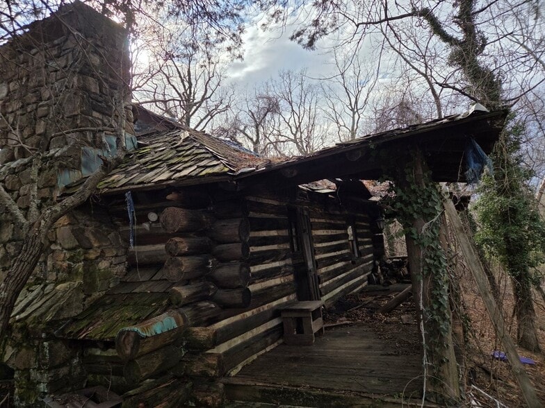 More Photos Of 934 Commander Dr, Roanoke Specialty For Sale